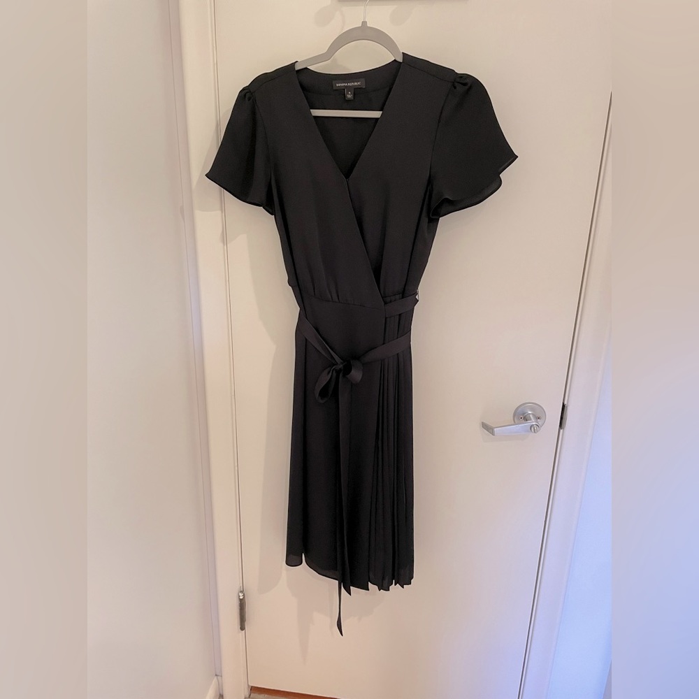 Banana Republic Pleated Wrap Dress Size Small